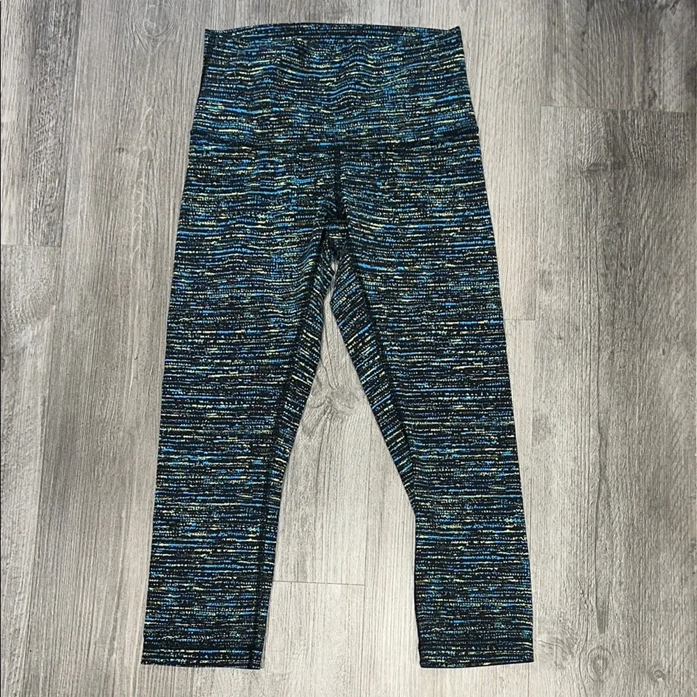 Lululemon Wunder Under Crop (Hi-Rise), size 6 (with bonus tote bag)